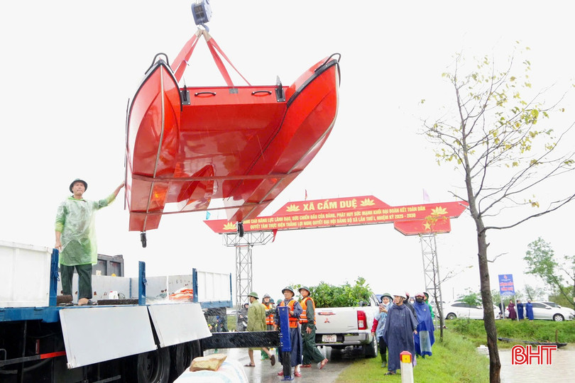 toan-canh-mua-lu-o-ha-tinh-nuoc-song-len-cao-canh-bao-ngap-lut-dien-rong 2.jpg